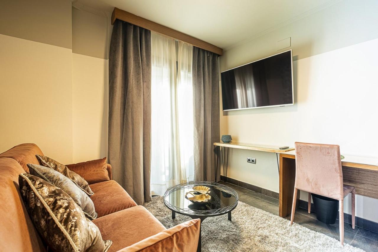 On Suites Sevilla Apartments Designed For Adults Exterior foto
