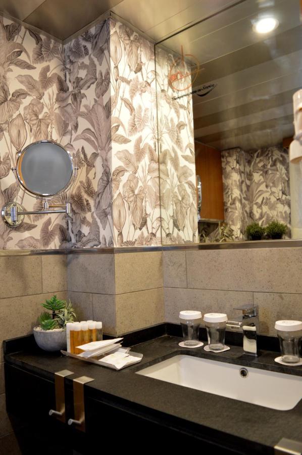 On Suites Sevilla Apartments Designed For Adults Exterior foto