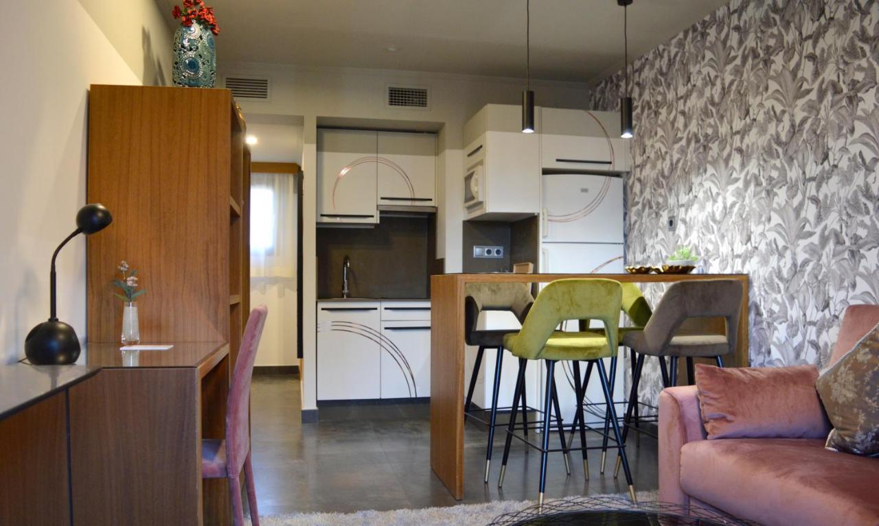 On Suites Sevilla Apartments Designed For Adults Exterior foto