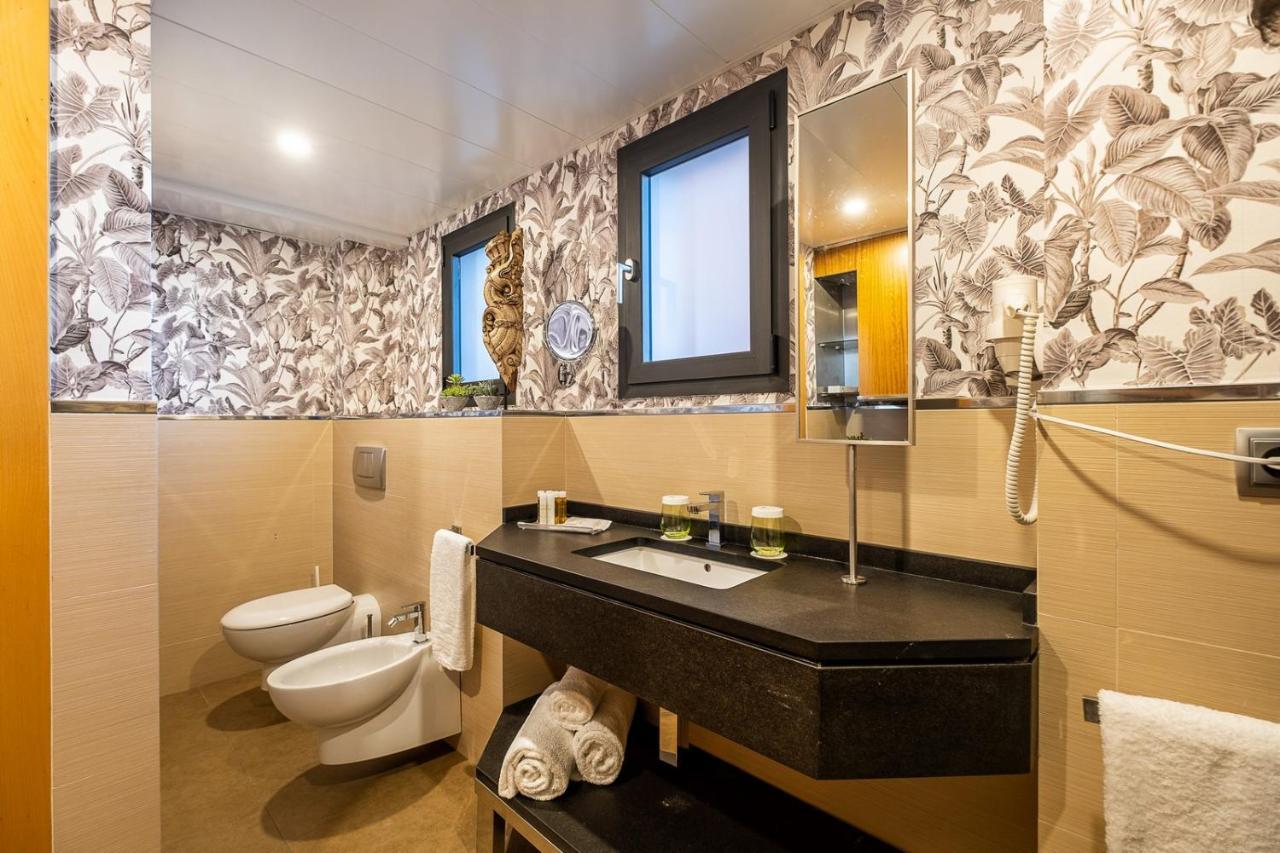 On Suites Sevilla Apartments Designed For Adults Exterior foto